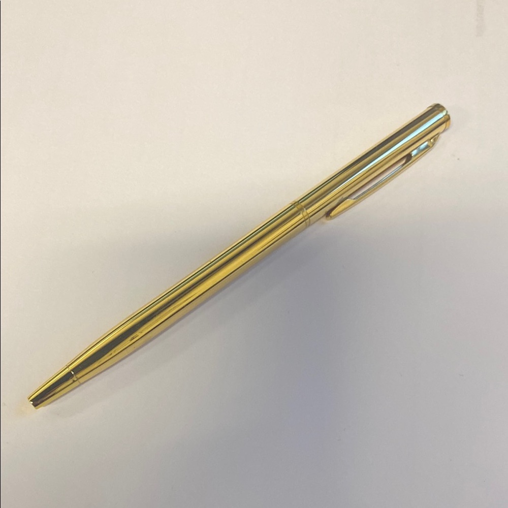 Sleek Gold Accessory Pen with Polished Finish